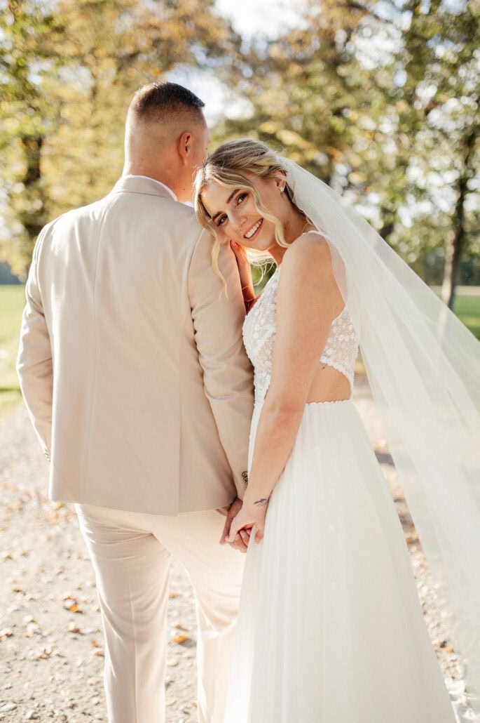 Your Wedding Story ✔️ - „Euer Tag vergeht – Eure Geschichte bleibt.“ "Liebe besteht nicht darin, dass man einander ansieht, sondern dass man gemeinsam in die gleiche Richtung blickt." Antoine de Saint-Exupéry Your Wedding Story Wir sind Your Wedding Story – ein Team aus leidenschaftlichen Fotografinnen, das Hochzeiten mit Herz, Gefühl und einem Auge für das Besondere begleitet. Sabrina, Hannah, - Your Wedding Story -  Dein Hochzeitsfotograf - Dein Fotograf photoart hübner in Deiner Nähe