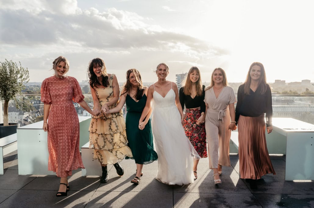 Hochzeit im Forty Four in Düsseldorf ✔️ - Das Forty Four by place to be in Düsseldorf besticht mit einem atemberaubenden Skyline-Ambiente und einer einzigartigen Rooftop-Terrasse. - Your Wedding Story -  Dein Hochzeitsfotograf - Dein Fotograf photoart hübner in Deiner Nähe